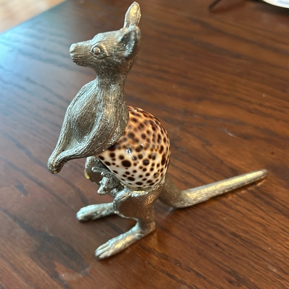 Silver Plated Kangaroo Figurine with Shell Body - Picture 1 of 5